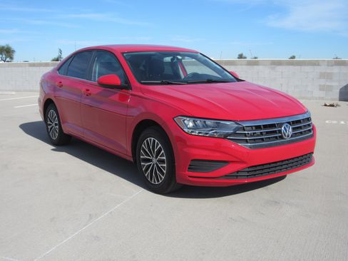 Used 2021 Volkswagen Jetta S image 2