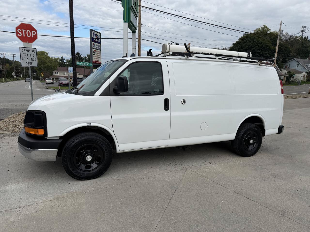 Used 2014 Chevrolet Express 2500 RWD image 2