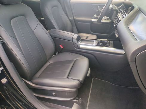 Used 2025 Mercedes-Benz GLA 250 image 24