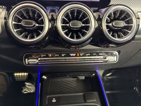 Certified 2025 Mercedes-Benz GLB 35 AMG 4MATIC image 30