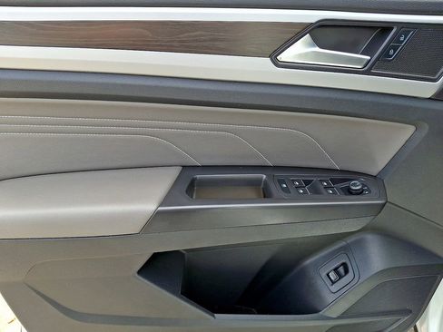 Certified 2023 Volkswagen Atlas SE w/ Panoramic Sunroof Package AWD/4WD image 15