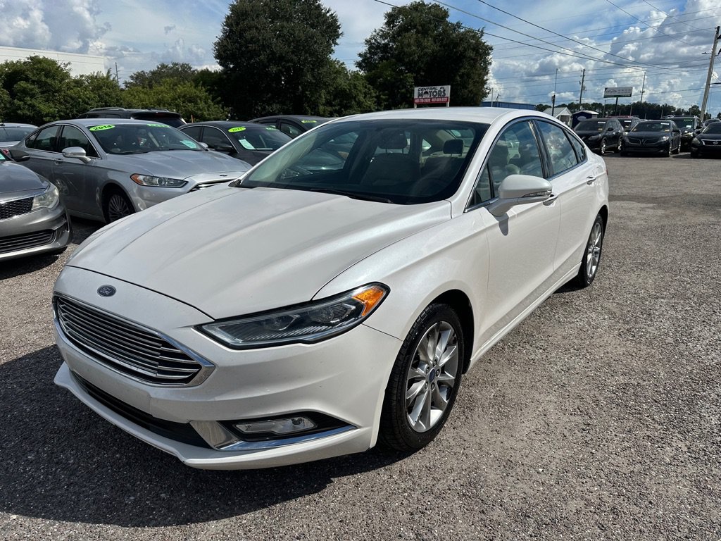 Used 2017 Ford Fusion SE w/ Fusion SE Technology Package FWD image 1