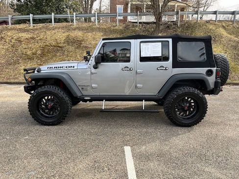 Used 2017 Jeep Wrangler Unlimited Rubicon w/ Connectivity Group image 24