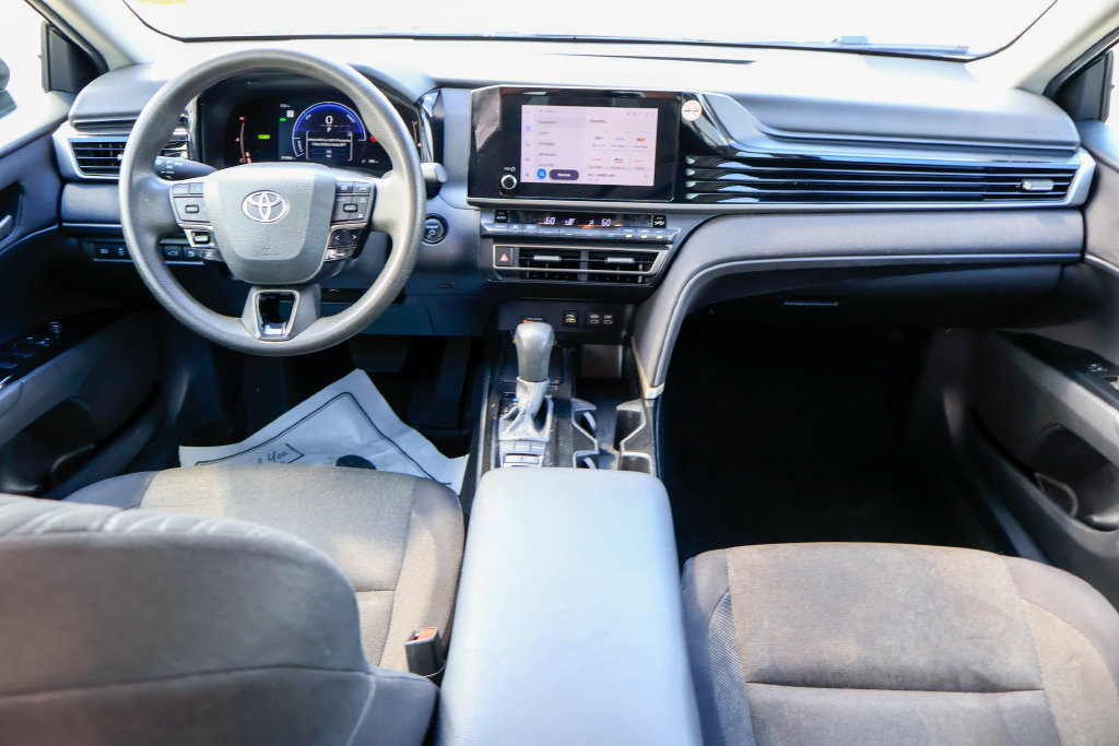 Used 2025 Toyota Camry LE FWD image 6