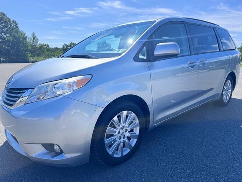 Used 2013 Toyota Sienna XLE AWD/4WD image 1