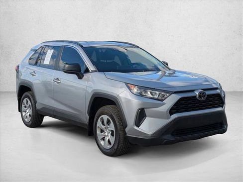 Used 2021 Toyota RAV4 LE FWD image 3