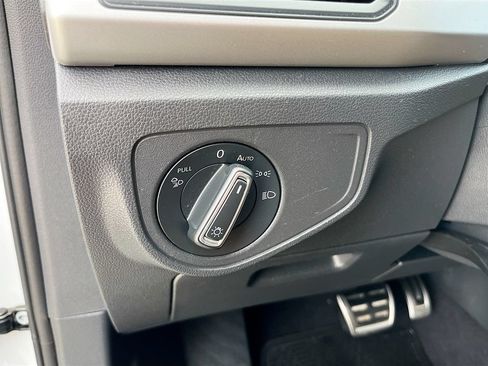 Used 2021 Volkswagen Atlas Cross Sport SE FWD image 10