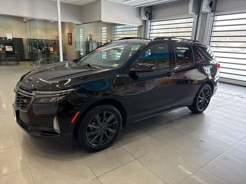 Used 2022 Chevrolet Equinox RS w/ RS Leather Package AWD/4WD image 2