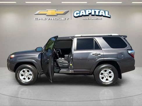 Used 2016 Toyota 4Runner SR5 Premium image 9