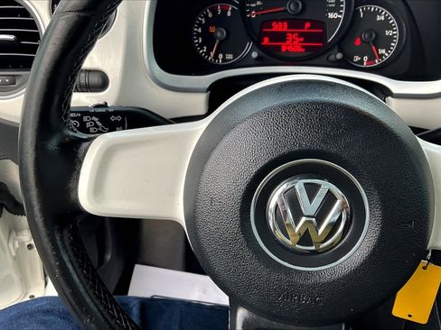 Used 2012 Volkswagen Beetle Turbo image 11