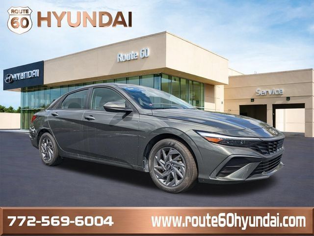 Certified 2025 Hyundai Elantra Hybrid FWD image 1