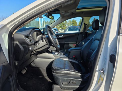 Used 2020 Ford Escape Titanium w/ Titanium Premium Package 2.0 image 15