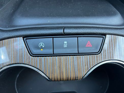 Certified 2023 GMC Acadia SLE w/ Driver Convenience Package image 33