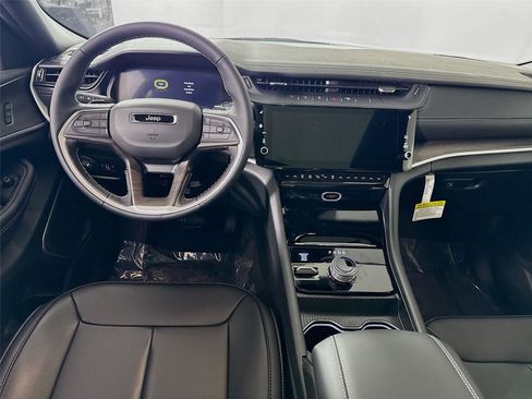 New 2026 Jeep Grand Cherokee Limited AWD/4WD image 2