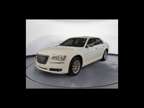 Used 2011 Chrysler 300 C RWD image 2