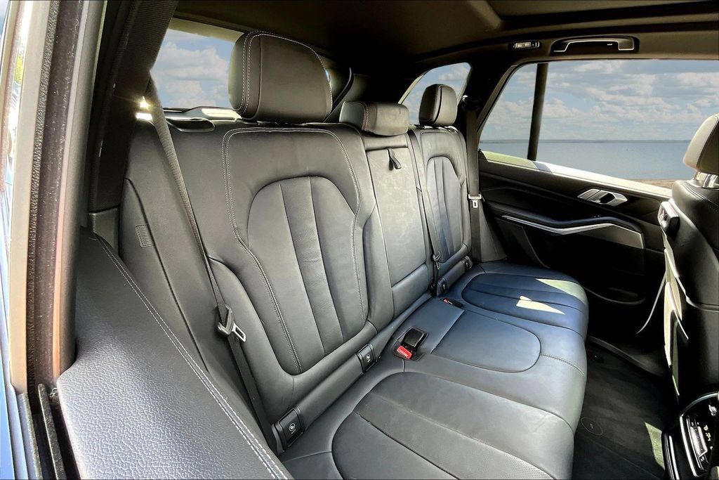 Used 2021 BMW X5 sDrive40i w/ M Sport Package RWD image 25