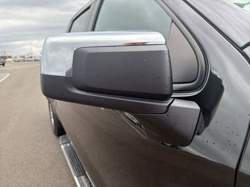 Used 2022 Chevrolet Silverado 1500 LT AWD/4WD image 5