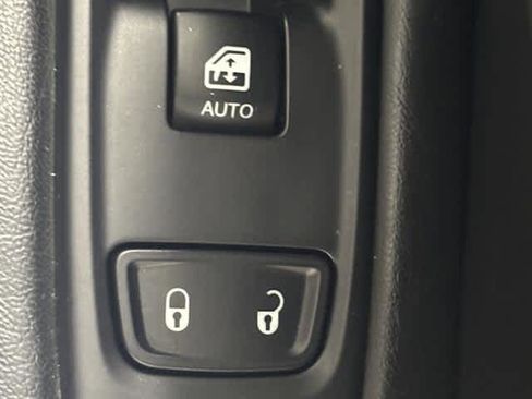 Used 2018 Jeep Compass Latitude w/ Cold Weather Group image 33