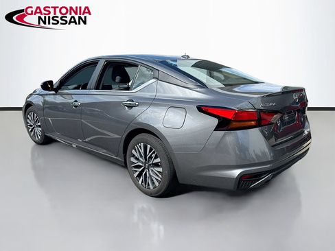 Used 2025 Nissan Altima 2.5 SV FWD image 6