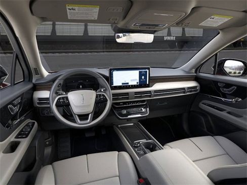 New 2025 Lincoln Corsair Reserve image 9