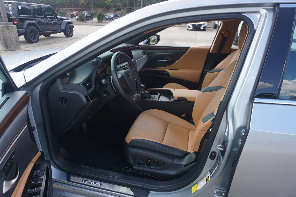 Used 2024 Lexus ES 350 w/ Premium Package FWD image 2