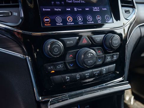 Used 2019 Jeep Grand Cherokee Limited AWD/4WD image 22