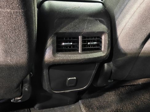 Used 2018 Chevrolet Equinox LT FWD image 24