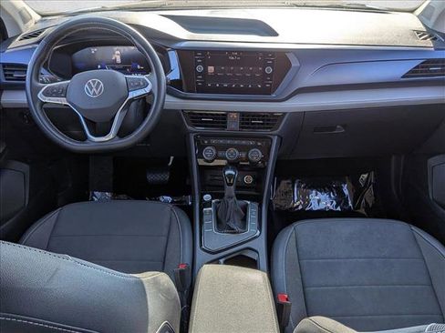 Used 2024 Volkswagen Taos SE image 17