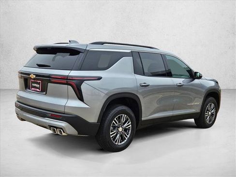 New 2026 Chevrolet Traverse LT w/ Driver Confidence Package image 2