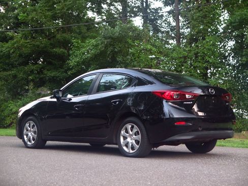 Used 2017 MAZDA MAZDA3 Sport FWD image 3