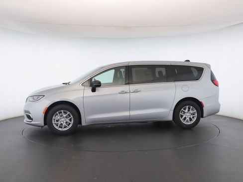 New 2026 Chrysler Pacifica Select image 40