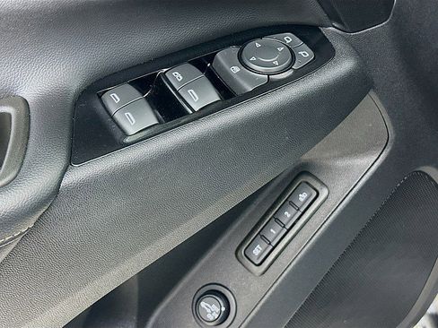 Used 2023 Chevrolet Equinox Premier image 21