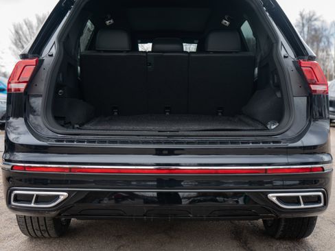 Certified 2024 Volkswagen Tiguan SEL R-Line image 25
