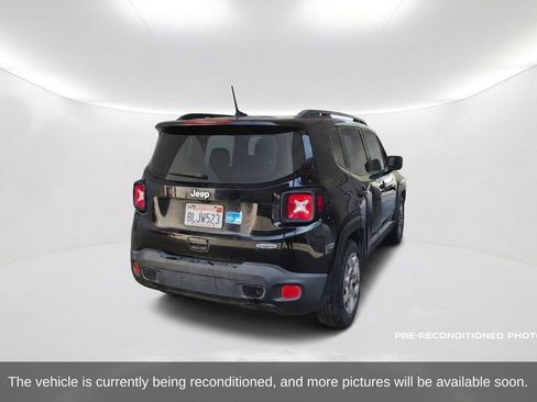 Used 2018 Jeep Renegade Latitude w/ UConnect 8.4 Nav Group FWD image 6