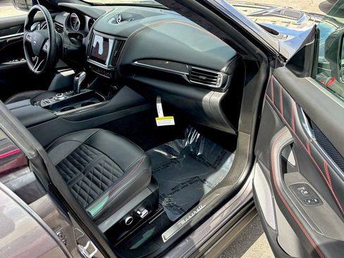 Used 2023 Maserati Levante Trofeo image 34