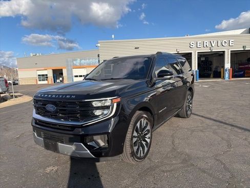 Used 2025 Ford Expedition Platinum w/ Driver's Package image 16