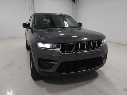 Used 2022 Jeep Grand Cherokee Laredo w/ Luxury Tech Group I AWD/4WD image 14