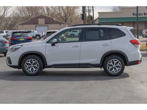 Used 2021 Subaru Forester Premium image 6