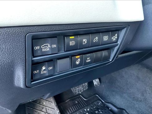 Used 2024 Toyota Sequoia Capstone image 31