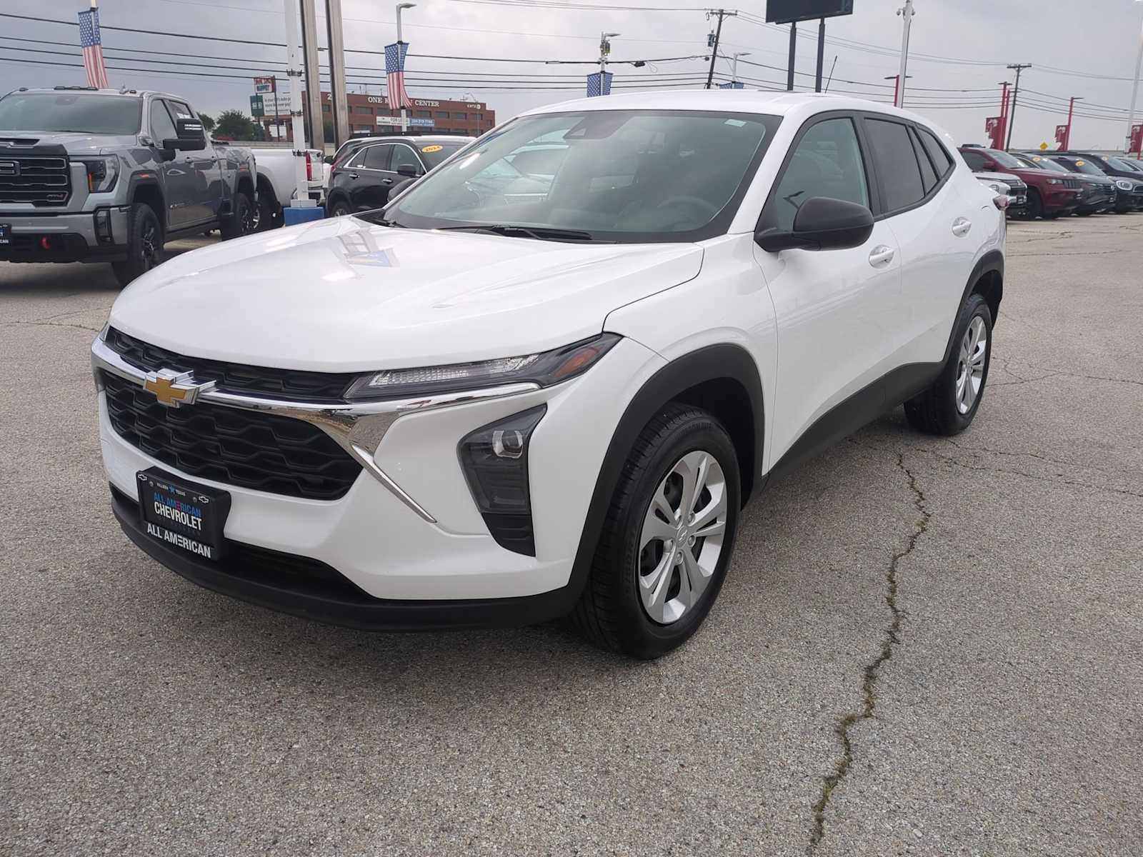Used 2025 Chevrolet Trax LS w/ Driver Confidence Package FWD image 4