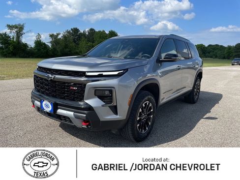 Used 2025 Chevrolet Traverse Z71 image 1