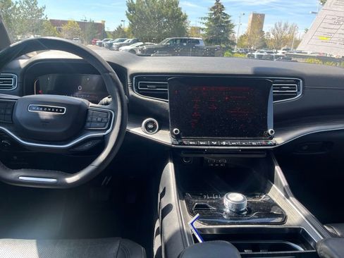 Used 2024 Jeep Wagoneer L Series II w/ Flexible Seating Group image 18