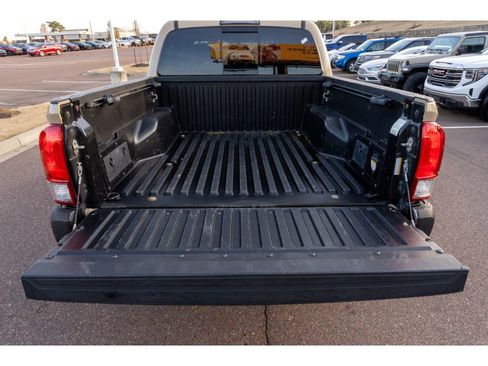 Used 2017 Toyota Tacoma TRD Off-Road image 14