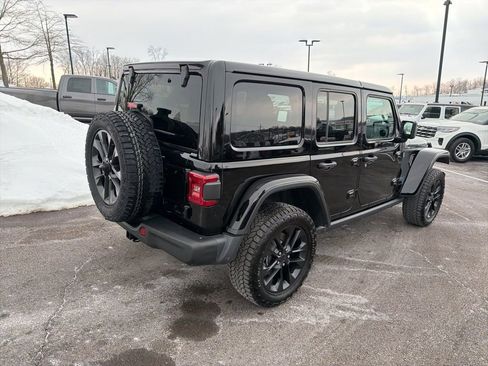Certified 2025 Jeep Wrangler Unlimited Sahara AWD/4WD image 3