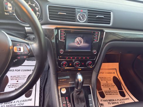 Used 2017 Volkswagen Passat 1.8T SE image 13