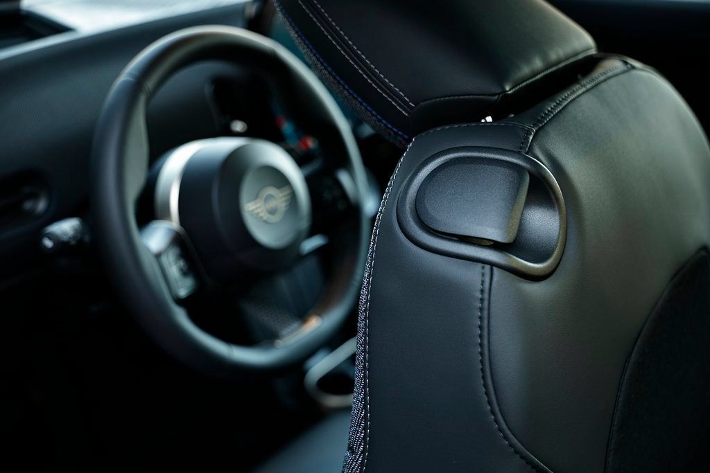 New 2026 MINI Cooper 2-Door Hardtop FWD image 25