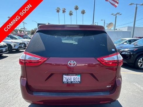 Used 2017 Toyota Sienna XLE FWD image 7