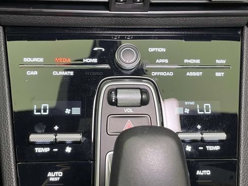 Certified 2023 Porsche Cayenne AWD/4WD image 32