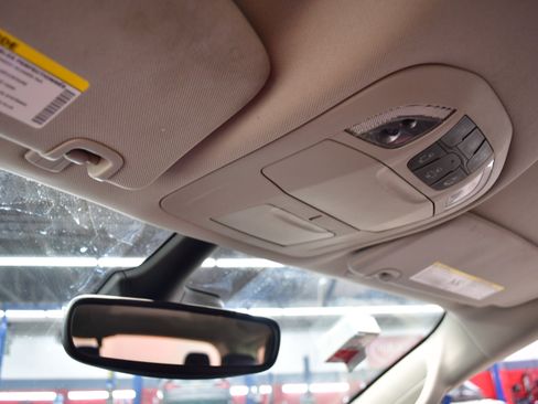 Used 2024 Chrysler Pacifica Touring-L FWD image 32