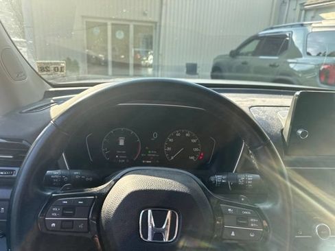 Used 2024 Honda Pilot Touring image 9